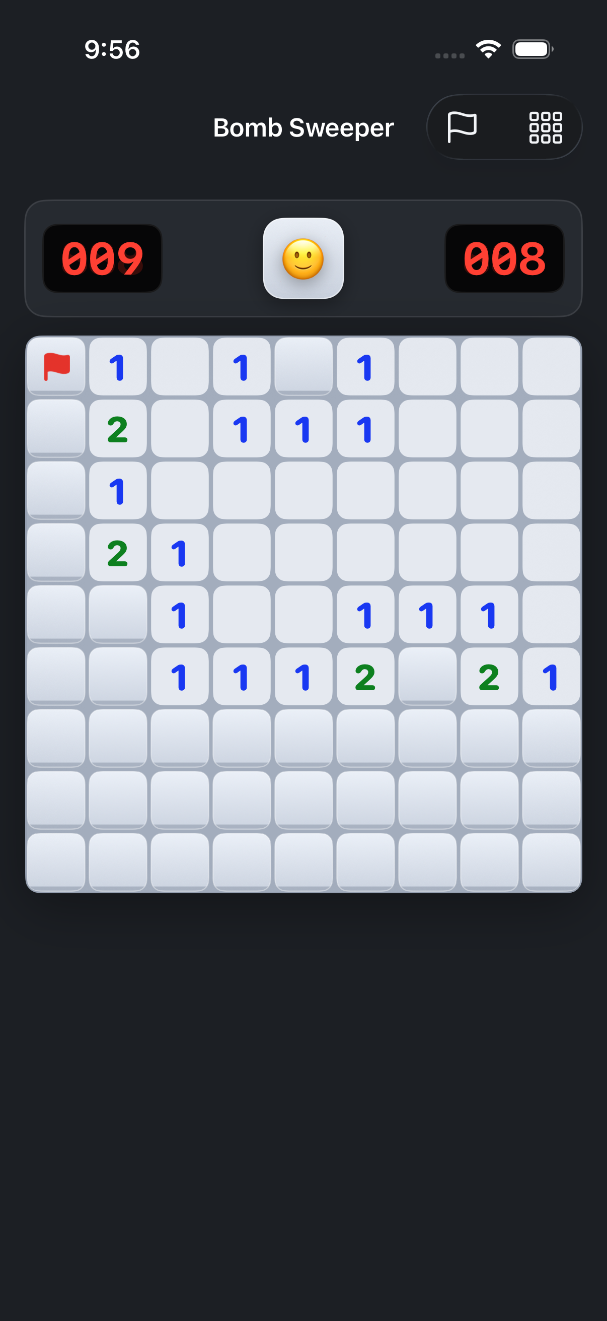 Bomb Sweeper on iPhone: mine counter, smiley and timer over a partly opened
                              Beginner board with a flag planted and numbers in the classic colors.